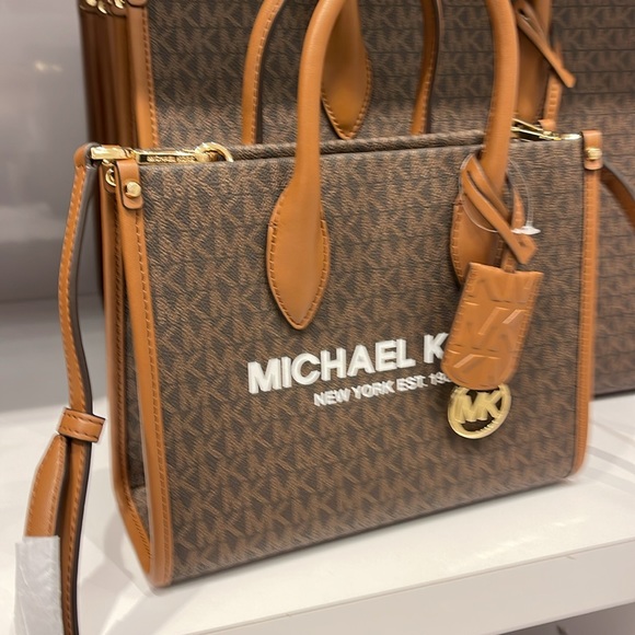MICHAEL KORS
Mirella Small Logo Crossbody Bag
Brown 
NWT - Picture 3 of 16
